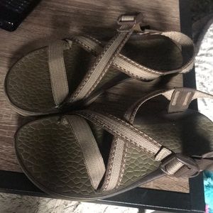 Women’s Chacos Size 7